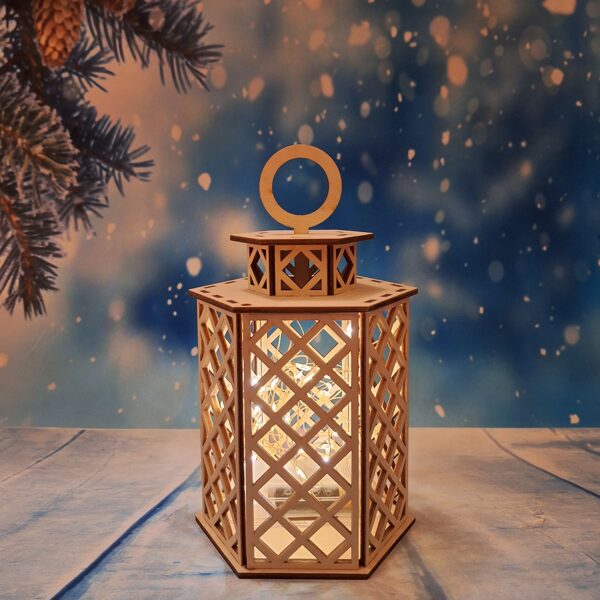 PIEEJAMS. Lukturis. Cena 12,00 Eur.