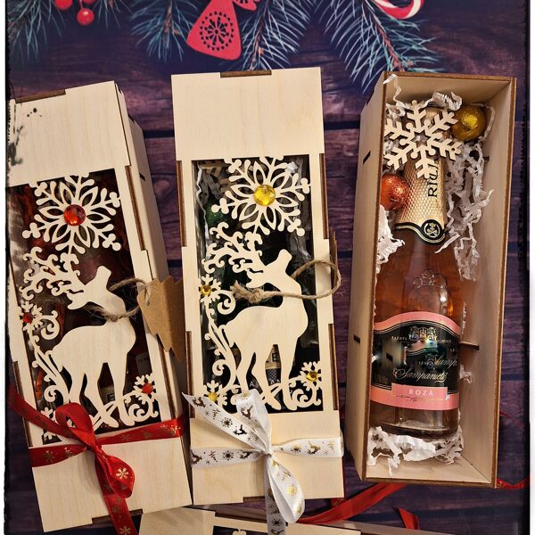 Dāvanu kastīte mazajai šampanieša pudelei. Cena 10,00 Eur.