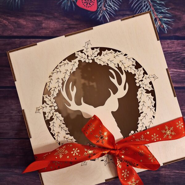 PIEEJAMS. Dāvanu kastīte. Cena 10,00 Eur.