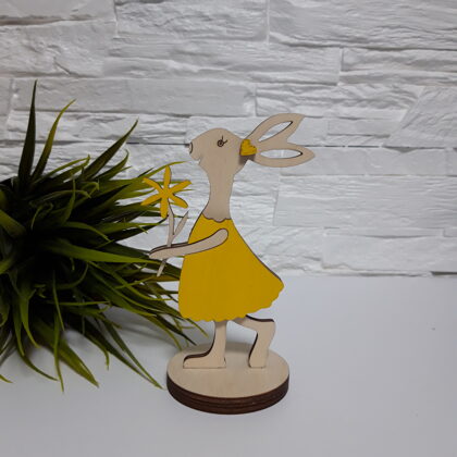 Dekors "Zaķēne", pieejams dzeltena, zaļa, oraņža, sarkana krāsa, izmērs 13cm, cena 3,50 Eu